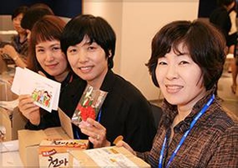 · 고등학생들에게 꿈과 진로를 찾아주는 ‘청소년 꿈 찾기 멘토’ 프로그램 시작
· 독거 노인에게 카네이션 및 선물을 전달하는 ‘어버이날, 사랑을 나눠孝’ 행사 개최