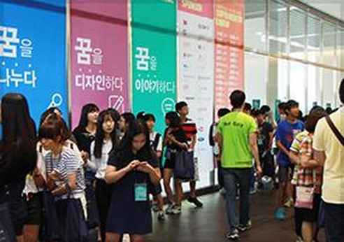 · 고등학생들의 꿈과 진로를 찾아주는 ‘드림커리어페어 2014’ 개최
· ‘라이나 건강한 바자회’ 행사 개최