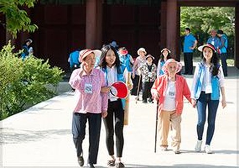 · 개인의 사회책임지수 확산을 위한 ISR 해피 릴레이 캠페인 전개  
· 독거 노인에게 선물을 전달하는 ‘가정의 달, 사랑을 나눠孝’ 행사 개최 
· 데이케어센터 어르신과 함께한 봄맞이 창경궁 나들이 봉사활동 진행 